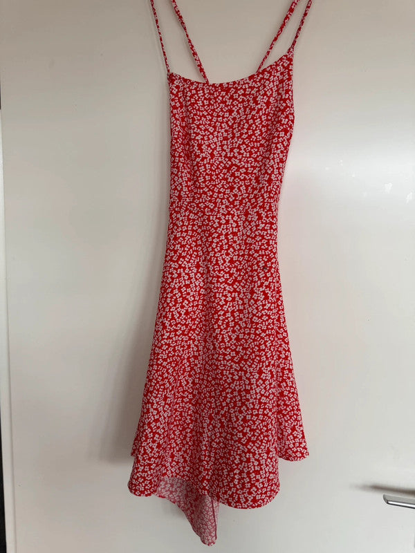 Schattig Rood Zomerjurkje met witte Bloemenprint
