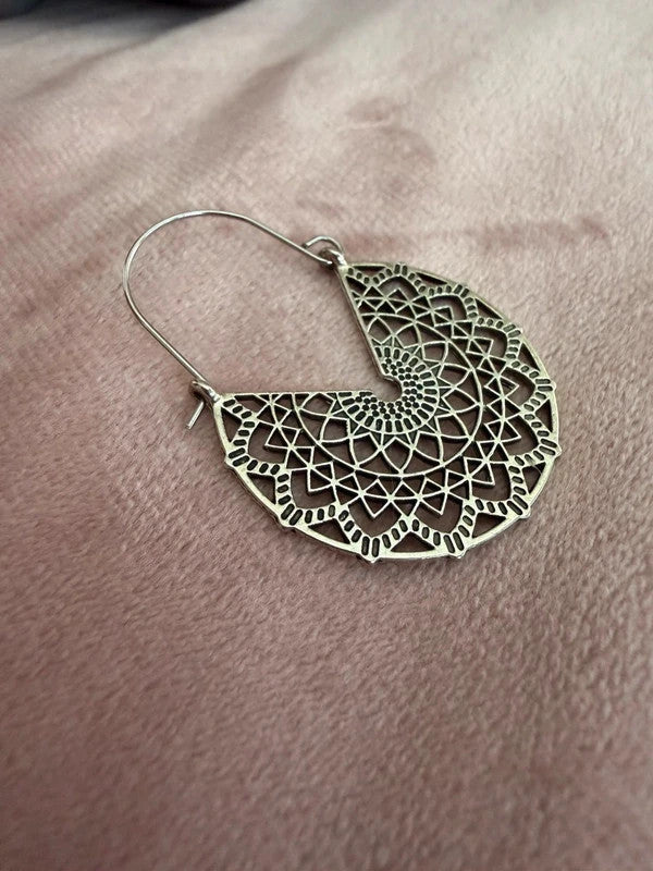 🌸 Prachtige Zilverkleurige Mandala Oorbellen (Bohemian Style)