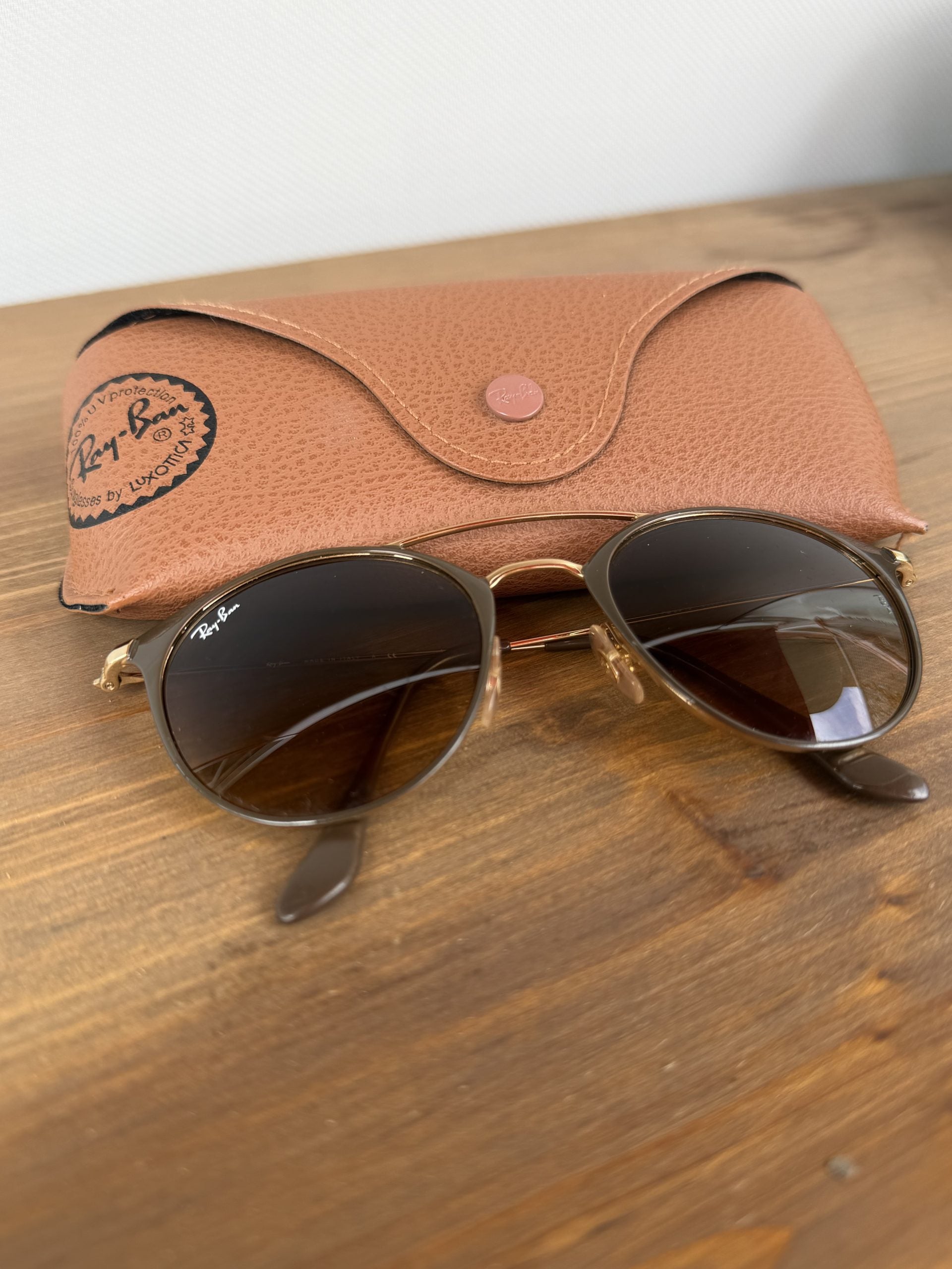 Retro Ray-Ban Brown &amp; Gold Round Sunglasses with New Case - Model 3546