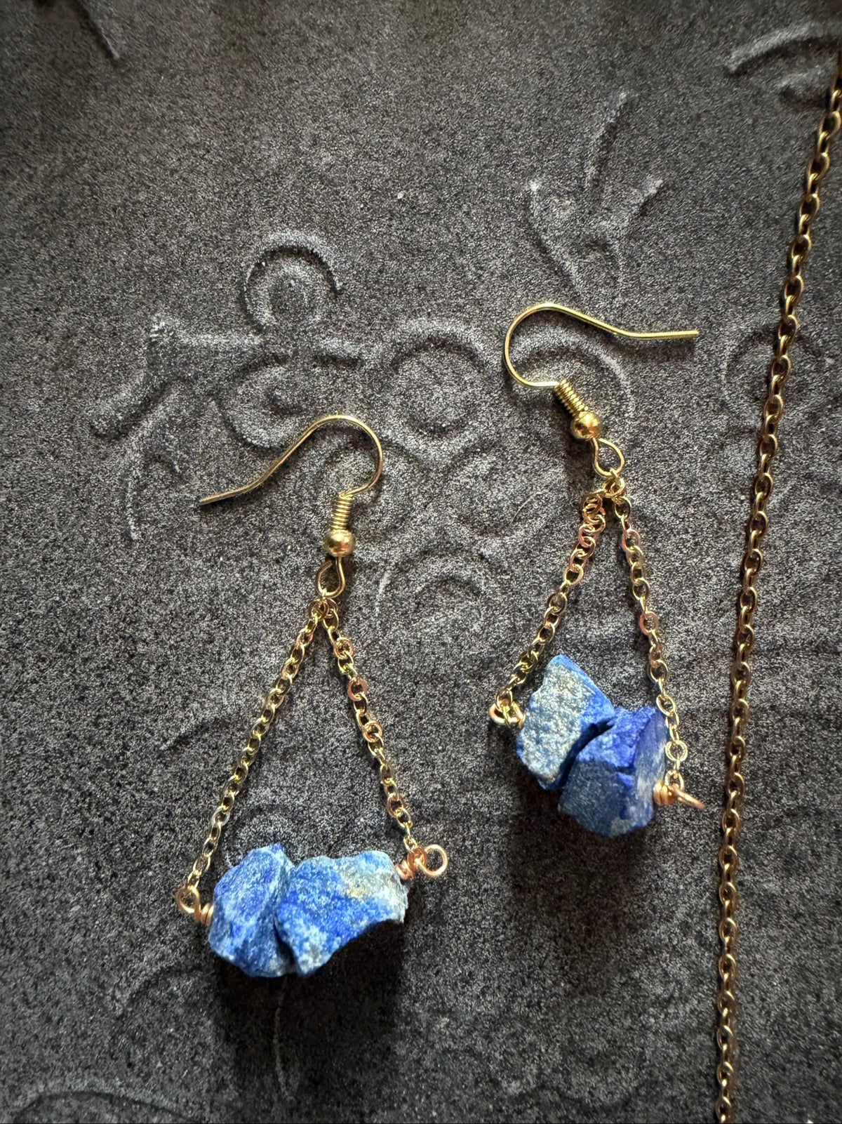 Nia Vintage Boutique blue earrings with raw lapis lazuli stones on gold chain.